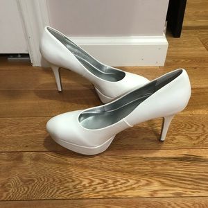GUESS White 4in Heels